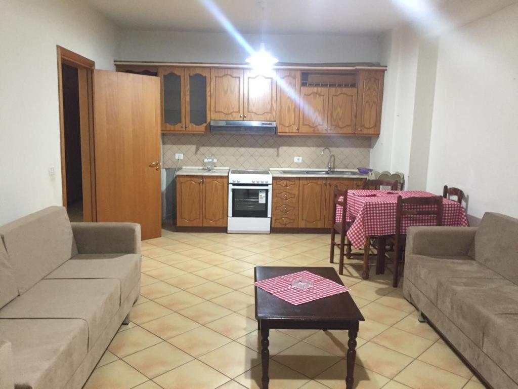 Seaside Apartment Vlorë Buitenkant foto